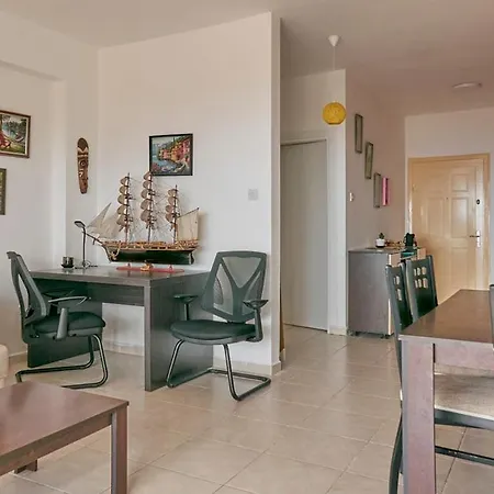 Stunning View & A Tranquil Mood 2 Br *