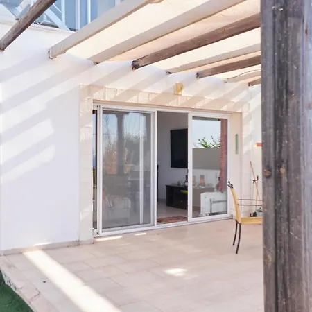 Stunning View & A Tranquil Mood 2 Br *